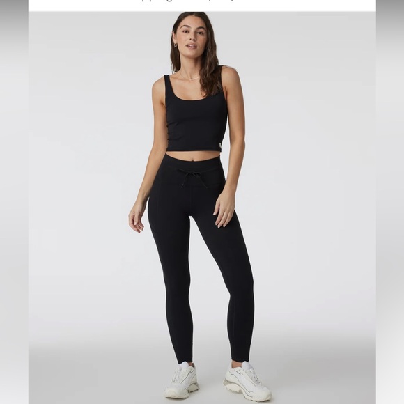 Vuori Daily Crop
Women's BreatheInterlock™ Tank - Picture 2 of 9